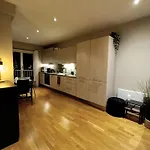 Center Apartment *